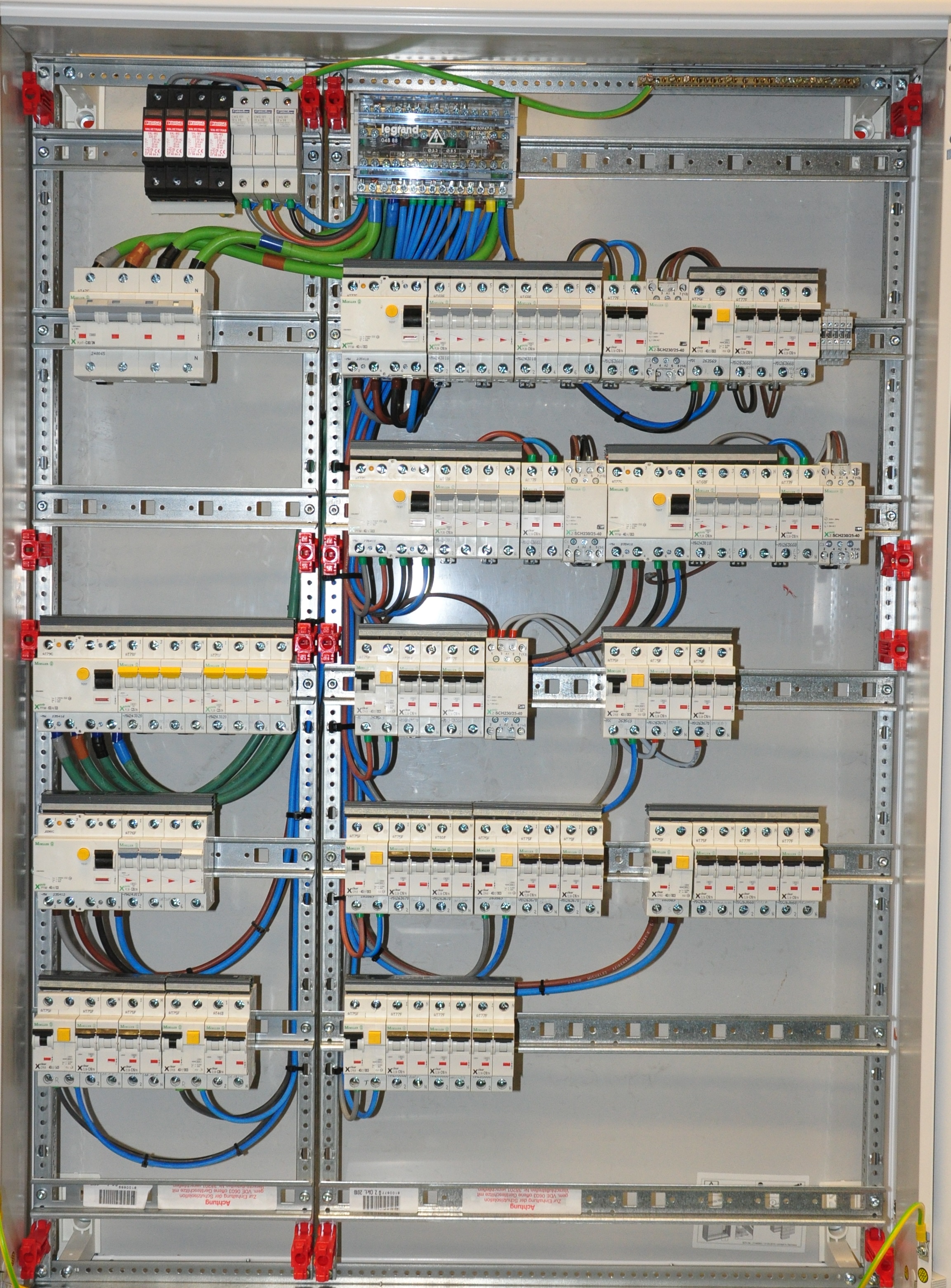 Instalación eléctrica completa para nave industrial de 3.000 m²