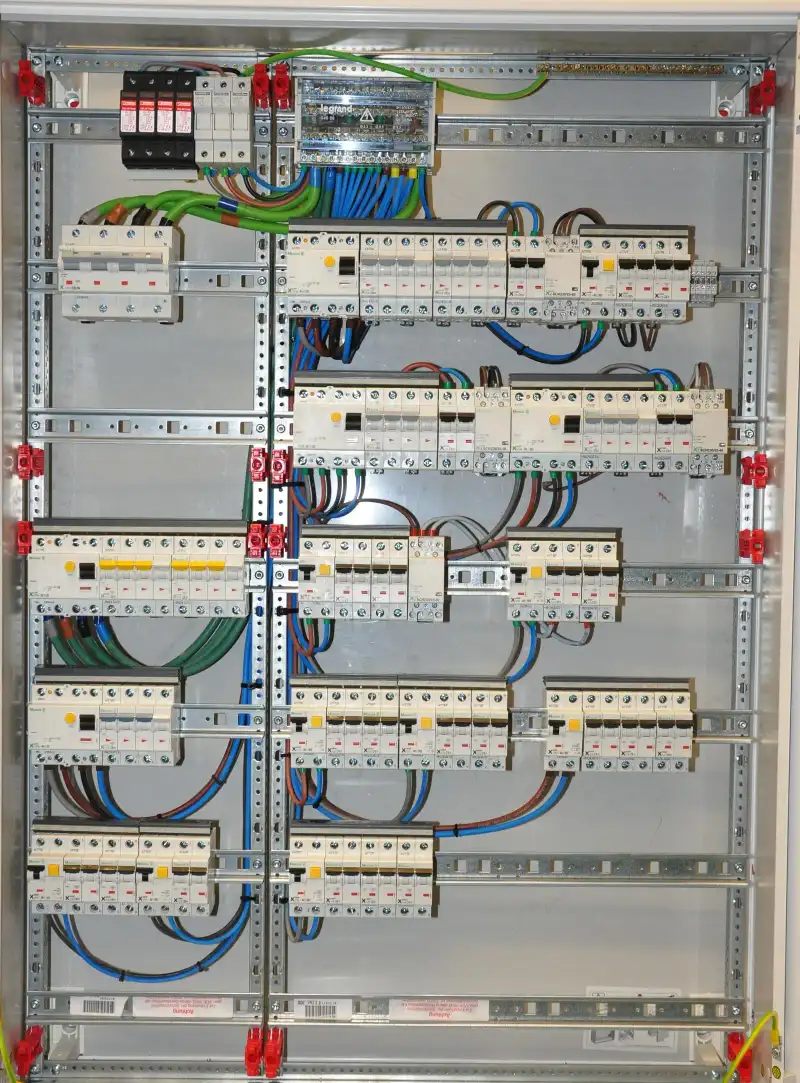 Servicio de electricidad - Acoval Instalaciones Técnicas